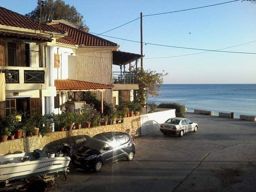 Kamari Holiday home *